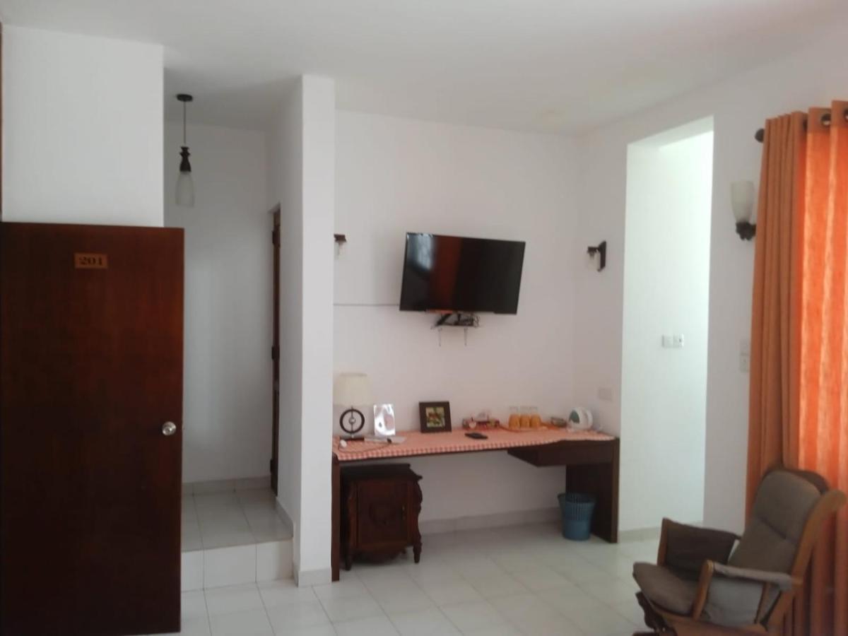 Hotel Elegance Oasis, Colombo 3 Zewnętrze zdjęcie