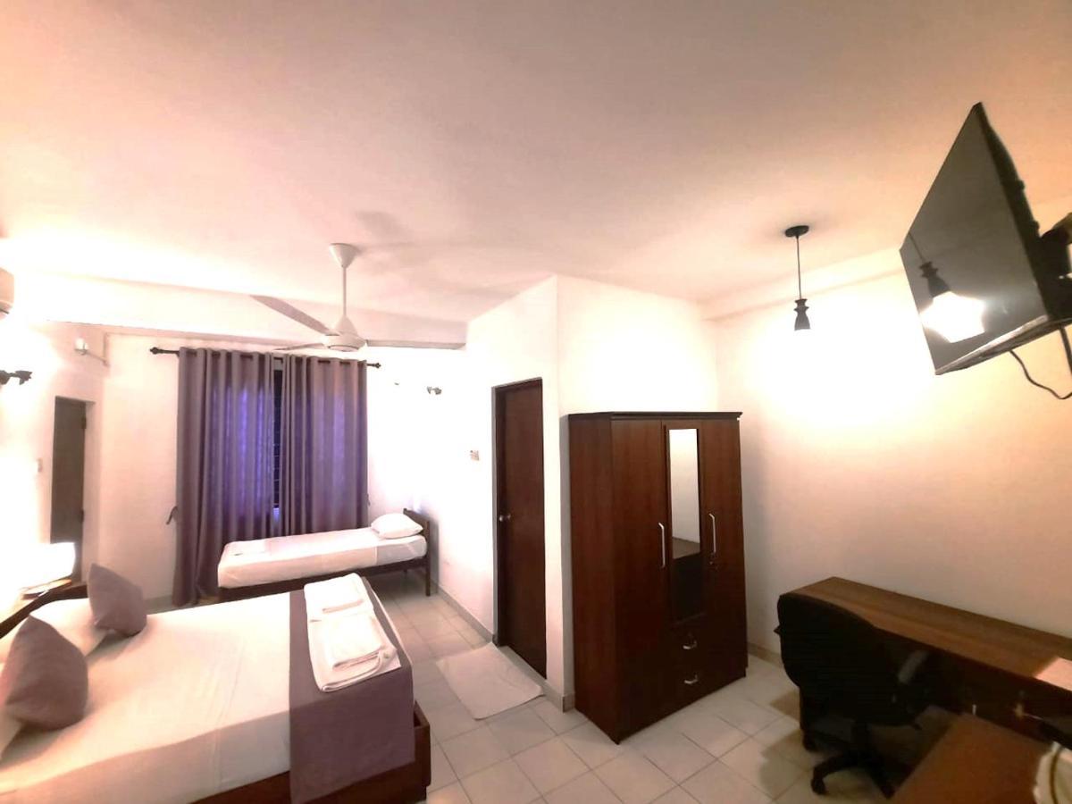 Hotel Elegance Oasis, Colombo 3 Zewnętrze zdjęcie